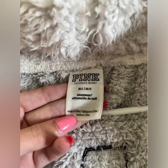 Victoria Secret Fuzzy Robe - Picture 2 of 3